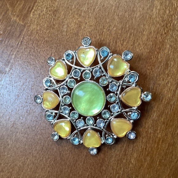 Brooch Silver-tone Yellow Hearts Design Brand: Unknown - Picture 9 of 12